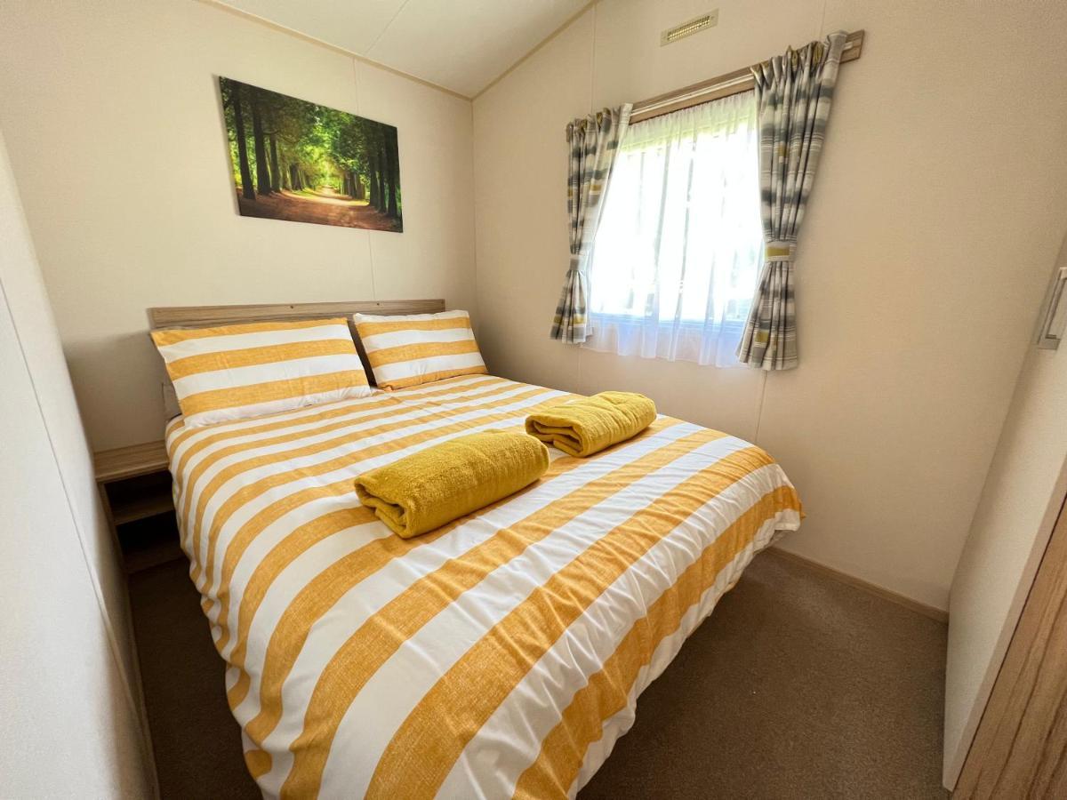 Mallard Corner, Cosy Cotswold Lakeview Lodge Южен Сърни Екстериор снимка