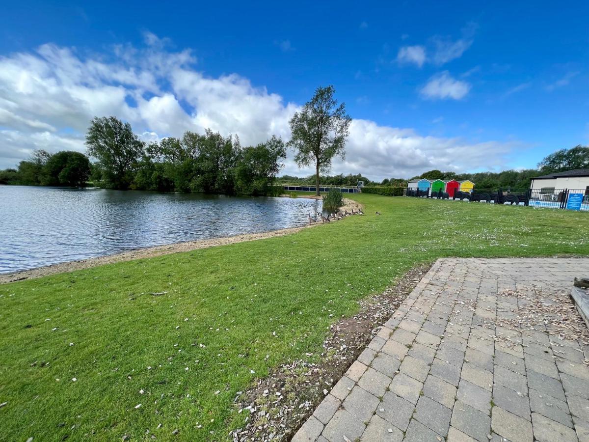 Mallard Corner, Cosy Cotswold Lakeview Lodge Южен Сърни Екстериор снимка
