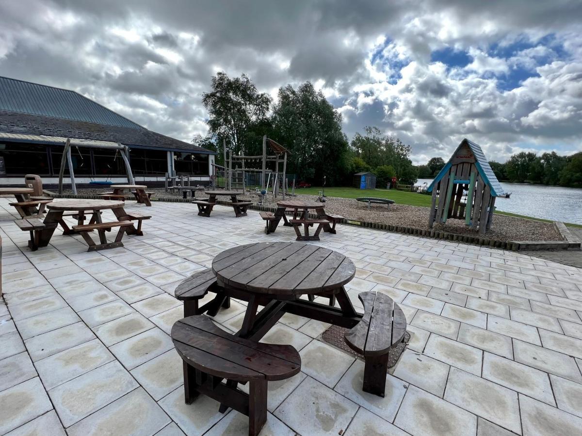 Mallard Corner, Cosy Cotswold Lakeview Lodge Южен Сърни Екстериор снимка