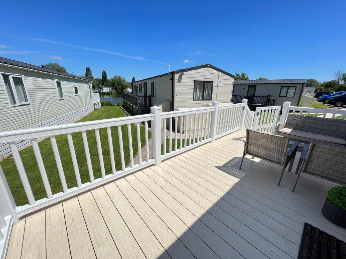 Mallard Corner, Cosy Cotswold Lakeview Lodge Южен Сърни Екстериор снимка