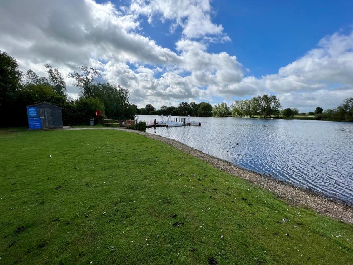 Mallard Corner, Cosy Cotswold Lakeview Lodge Южен Сърни Екстериор снимка