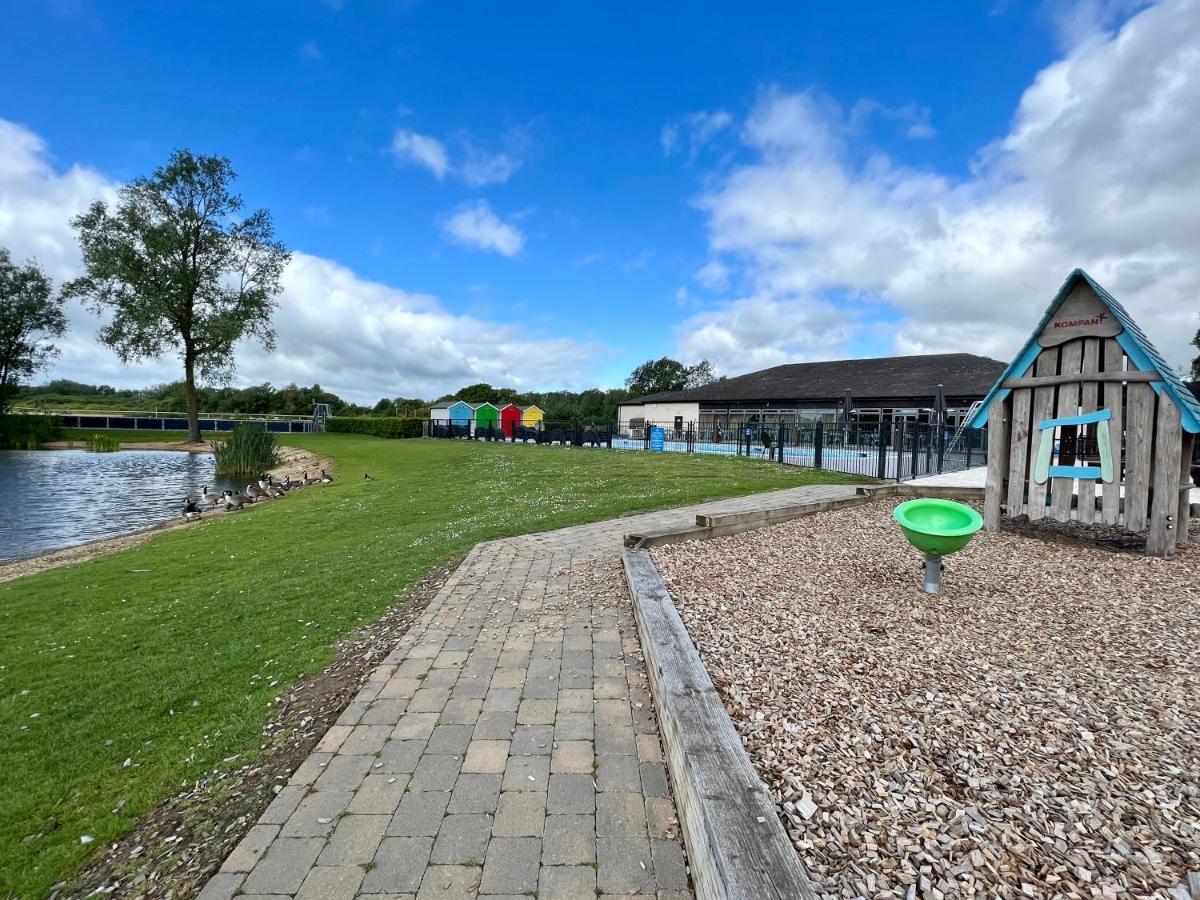 Mallard Corner, Cosy Cotswold Lakeview Lodge Южен Сърни Екстериор снимка