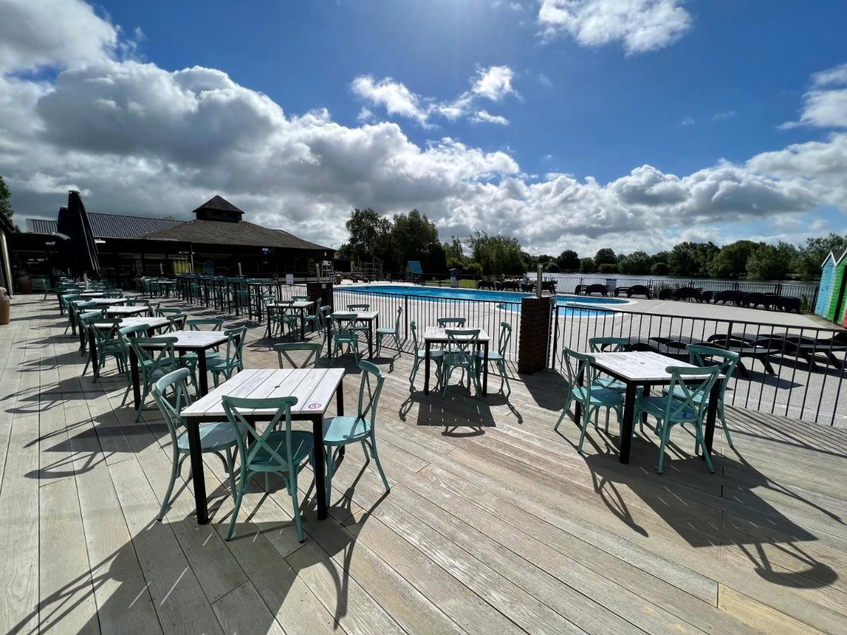 Mallard Corner, Cosy Cotswold Lakeview Lodge Южен Сърни Екстериор снимка