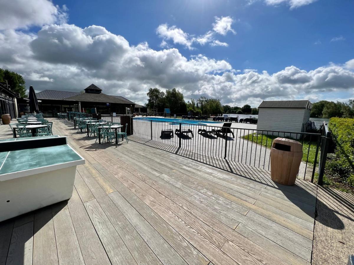 Mallard Corner, Cosy Cotswold Lakeview Lodge Южен Сърни Екстериор снимка