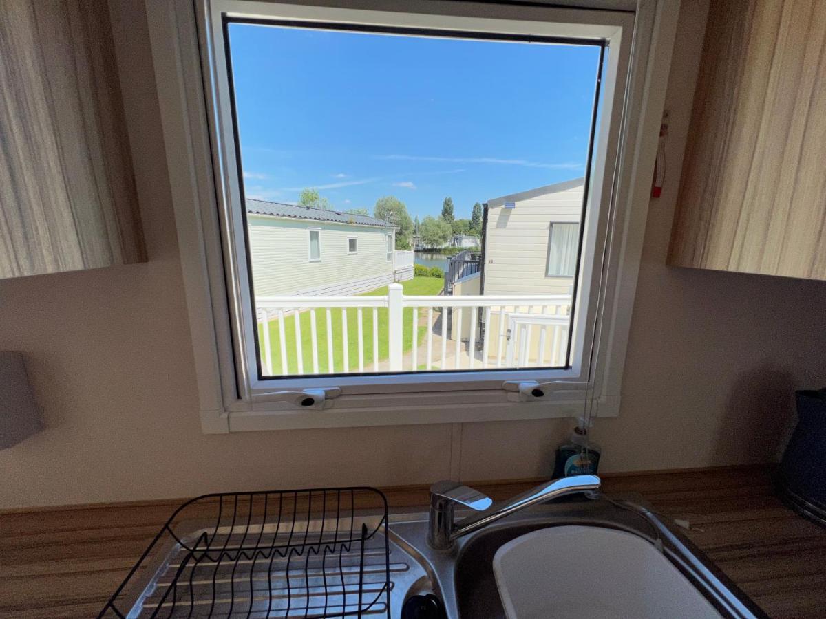 Mallard Corner, Cosy Cotswold Lakeview Lodge Южен Сърни Екстериор снимка