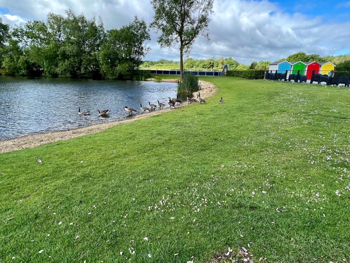 Mallard Corner, Cosy Cotswold Lakeview Lodge Южен Сърни Екстериор снимка